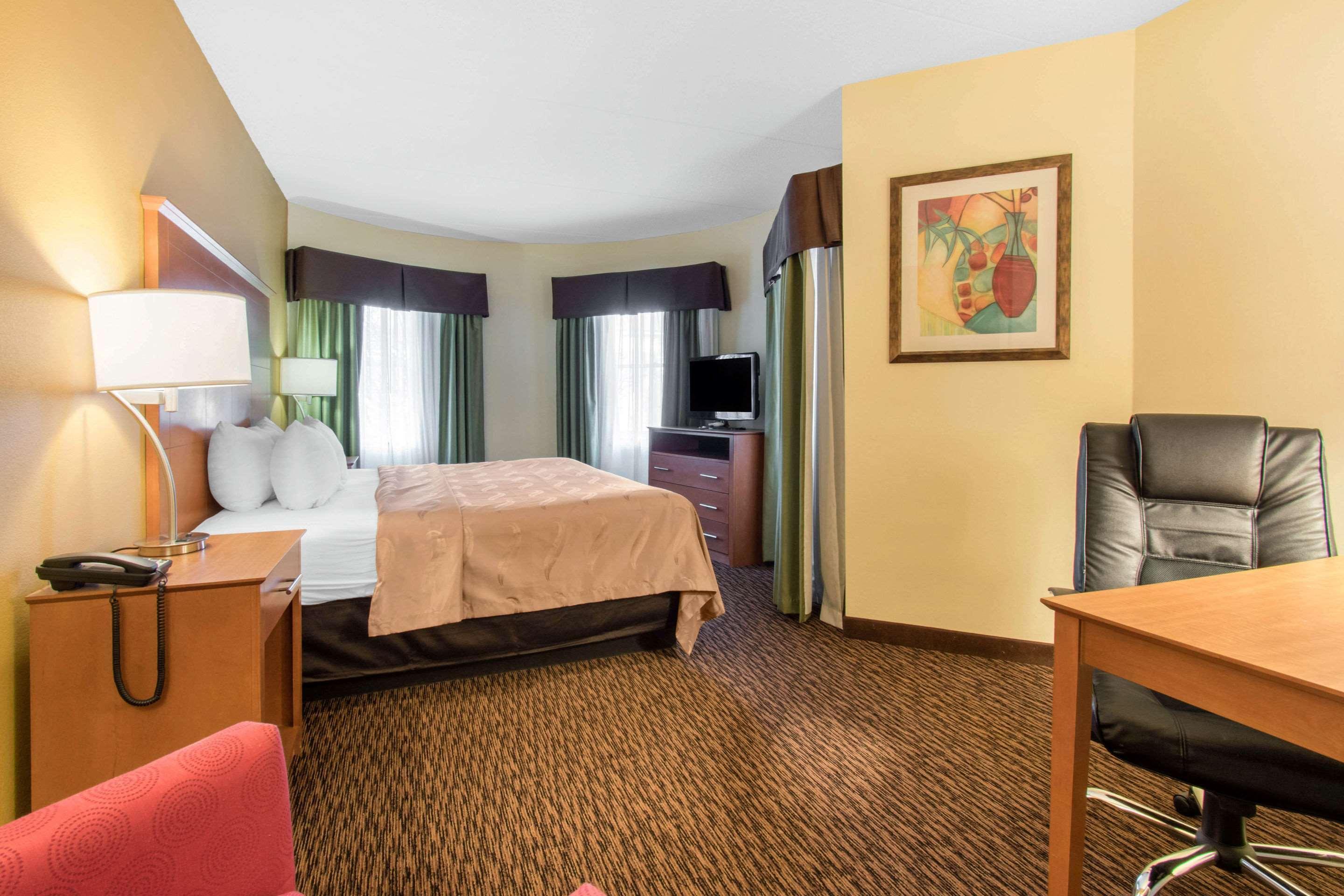 Clarion Hotel & Suites University-Shippensburg Exterior photo