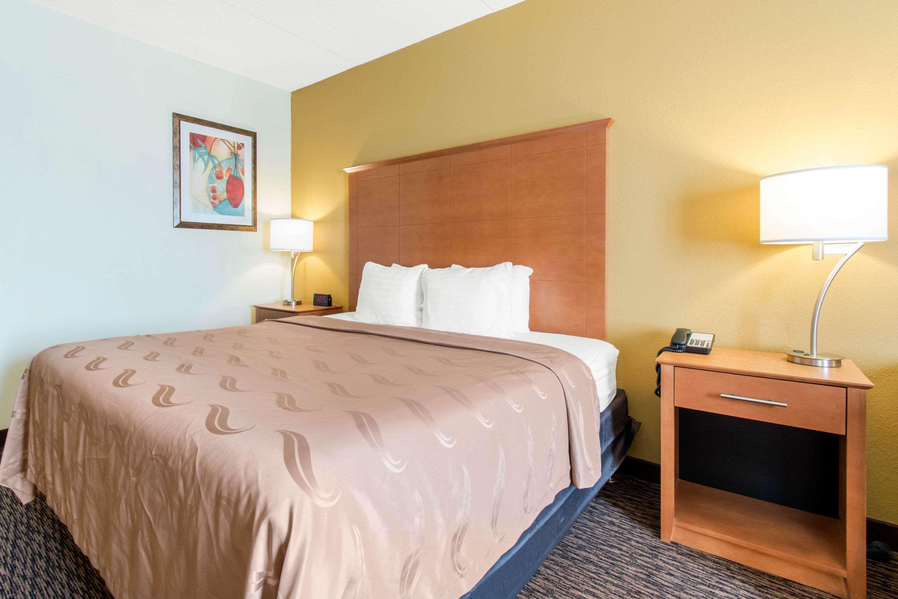 Clarion Hotel & Suites University-Shippensburg Exterior photo