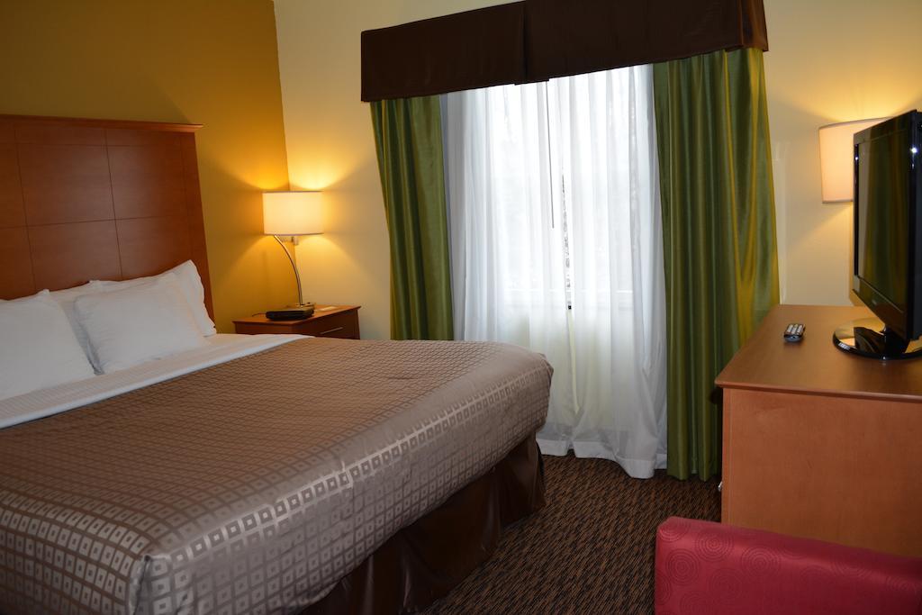 Clarion Hotel & Suites University-Shippensburg Exterior photo