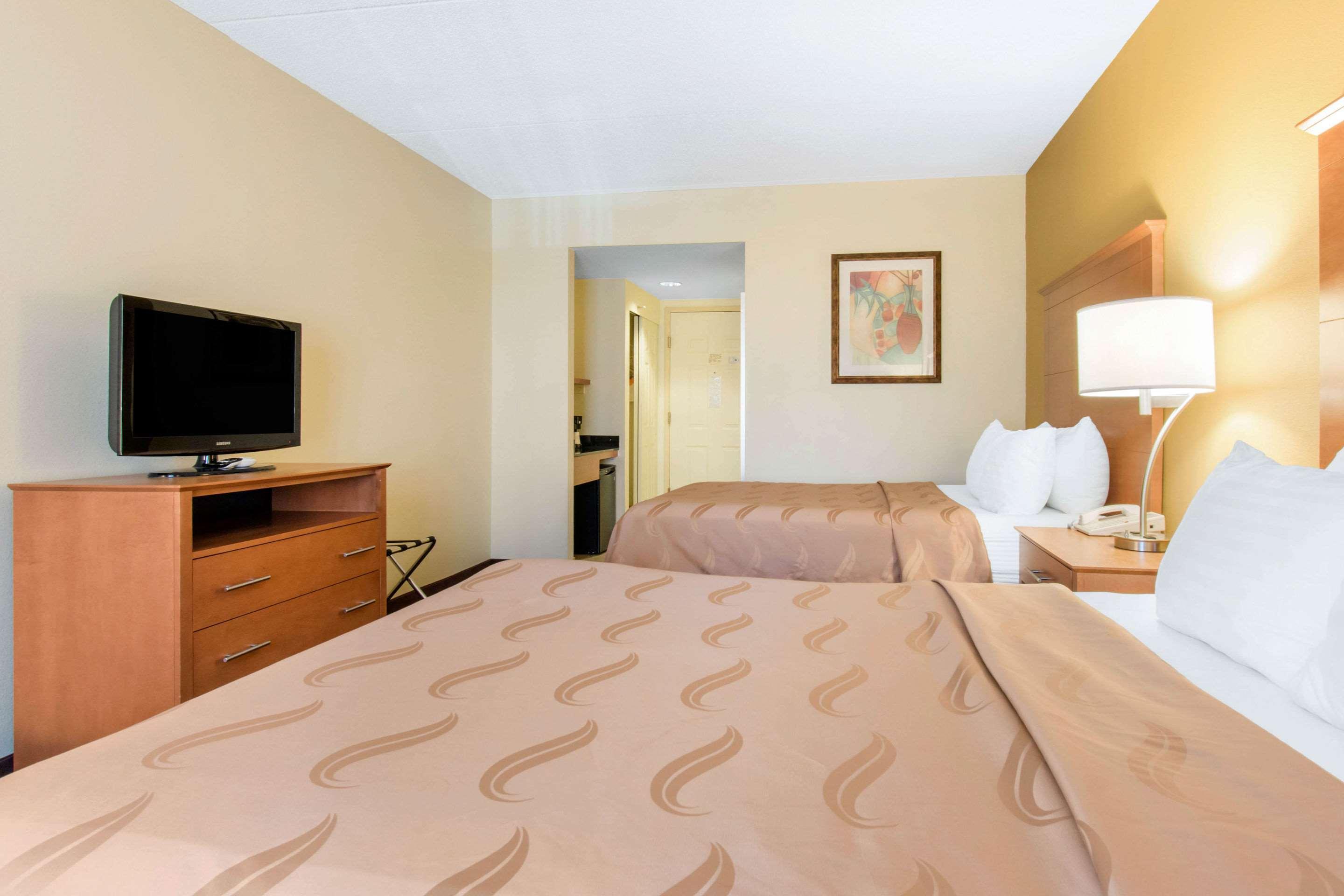 Clarion Hotel & Suites University-Shippensburg Exterior photo