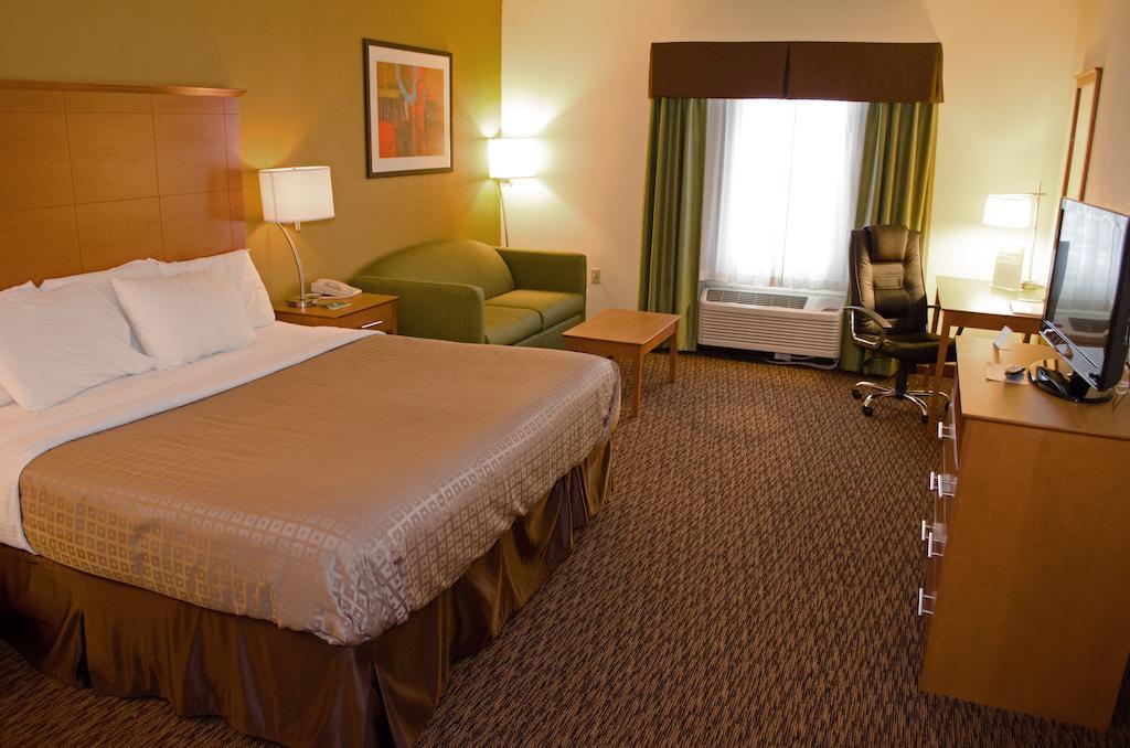 Clarion Hotel & Suites University-Shippensburg Exterior photo