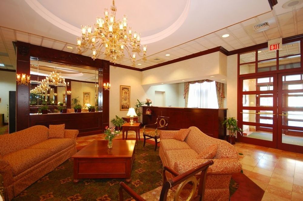 Clarion Hotel & Suites University-Shippensburg Interior photo