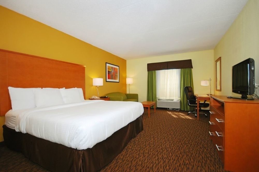 Clarion Hotel & Suites University-Shippensburg Room photo