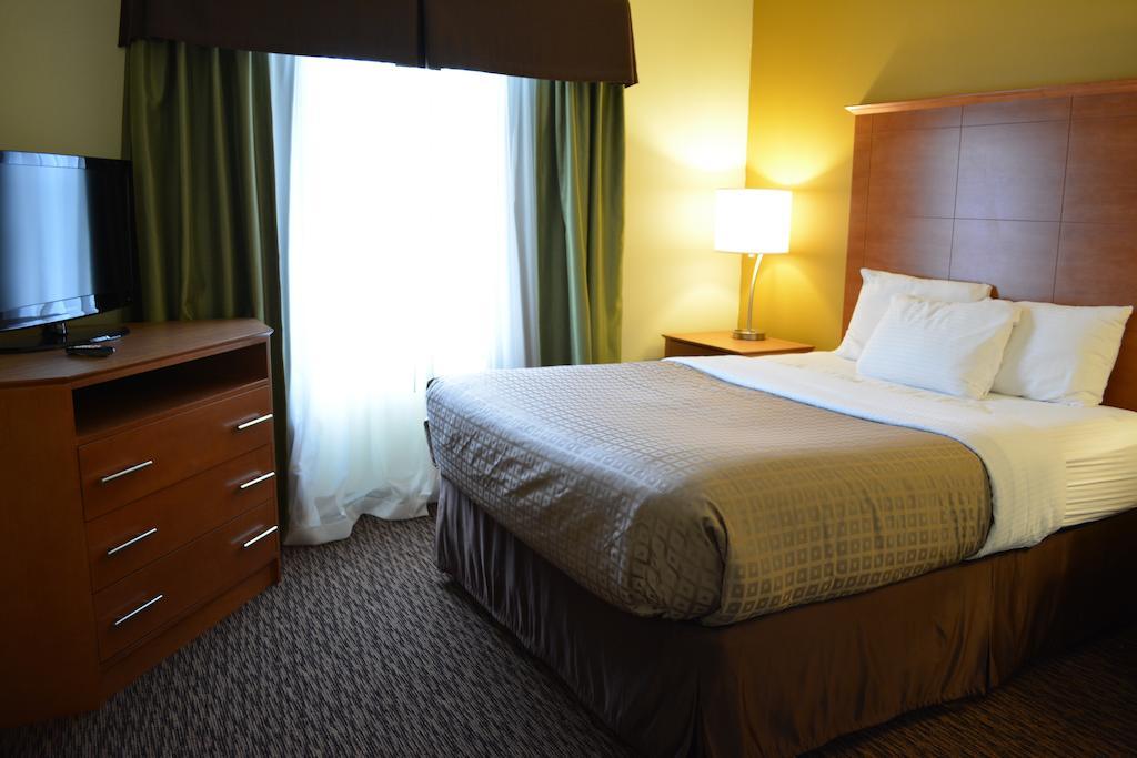 Clarion Hotel & Suites University-Shippensburg Exterior photo