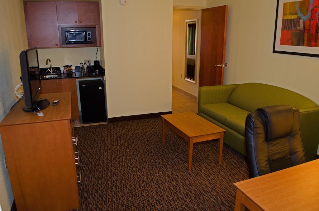 Clarion Hotel & Suites University-Shippensburg Exterior photo