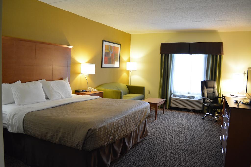 Clarion Hotel & Suites University-Shippensburg Exterior photo