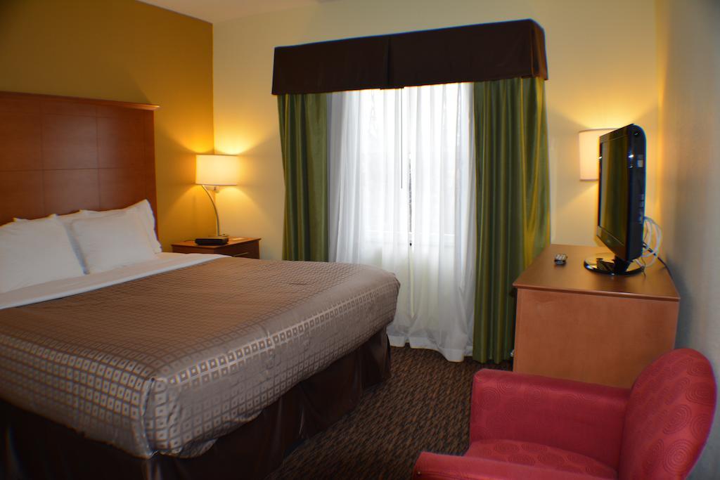 Clarion Hotel & Suites University-Shippensburg Exterior photo