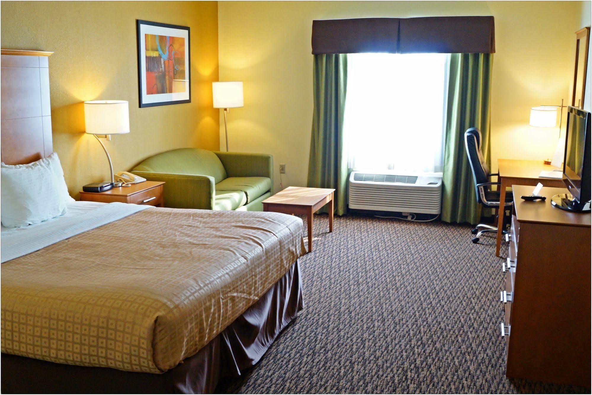 Clarion Hotel & Suites University-Shippensburg Exterior photo